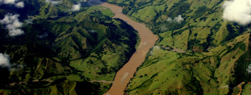 Rio Cauca dentro de las montañas